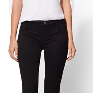 Soho Jeans - NY&C Runway - Petite Mid-Rise Jegging